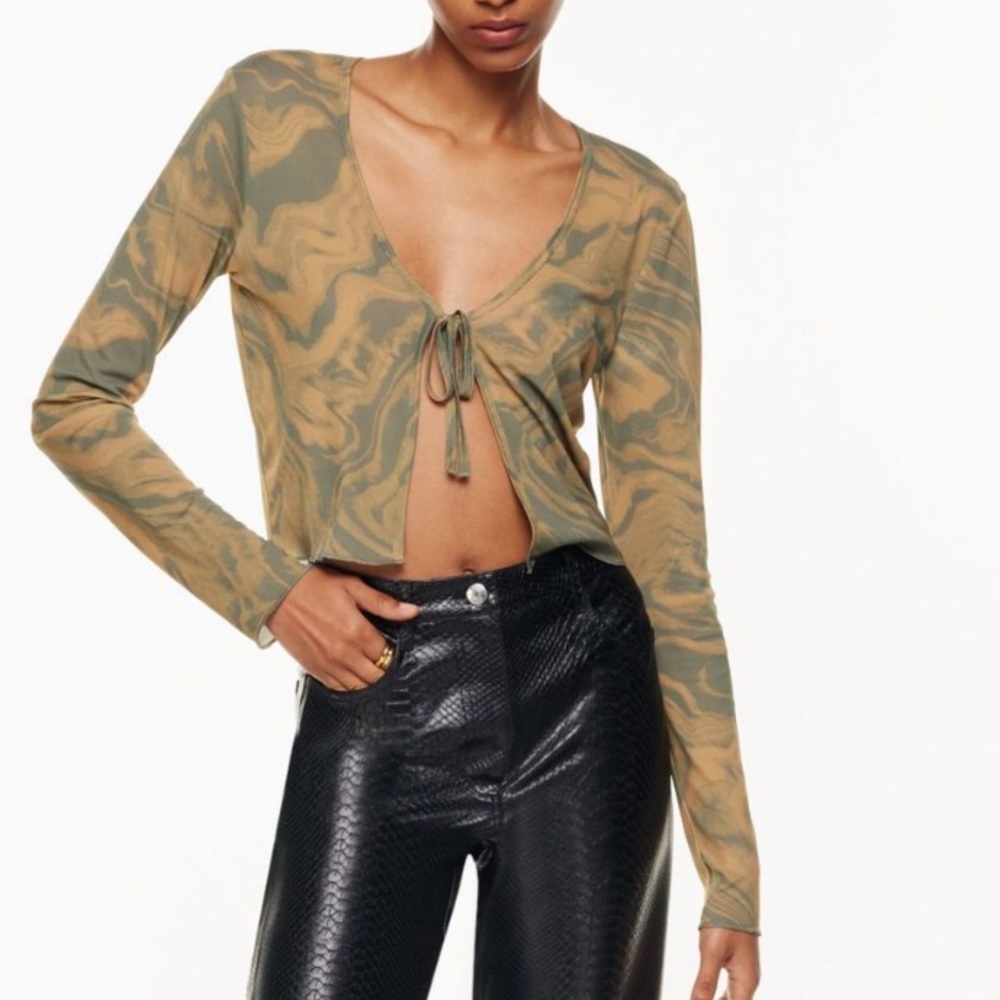 Aritzia Wilfred Bitter Sage/ DK Sandy Beige S/P top (never worn) NWT